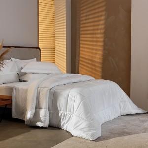 EDREDOM QUEEN TOQUE DE PLUMA ACETINADO (250G/M²) - ALTENBURG