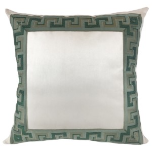 ALMOFADA COM APLIQUE CROCHÊ RENDADO